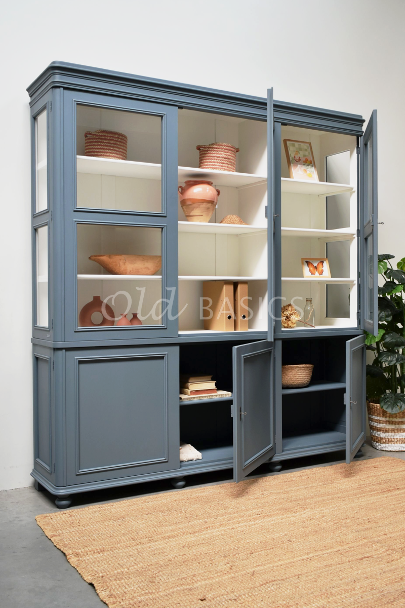 Detail van Vitrinekast Amiens, 3 deuren, RAL7031, grijs, blauw, materiaal hout
